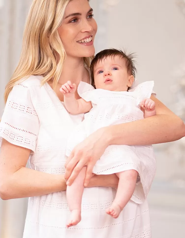 Seraphine Mama & Mini - Robe bébé en coton blanc Broderie anglaise< Cadeau Bébé | Vêtements Bébé