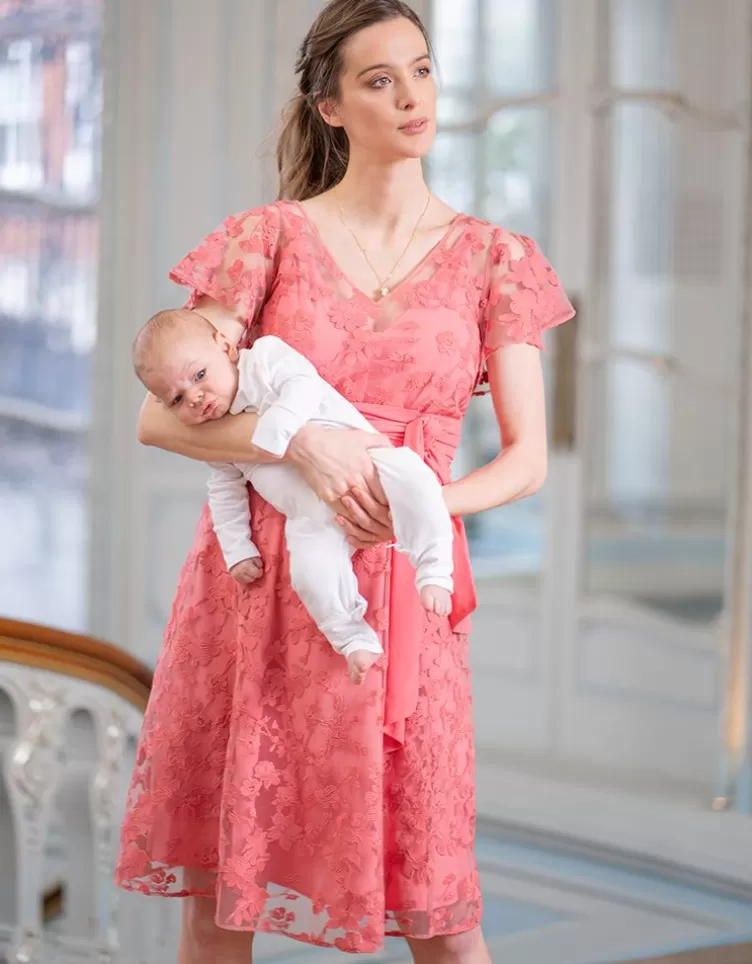 Seraphine Robe en dentelle florale de grossesse à allaitement rose corail | < Vêtements d'allaitement | Robes